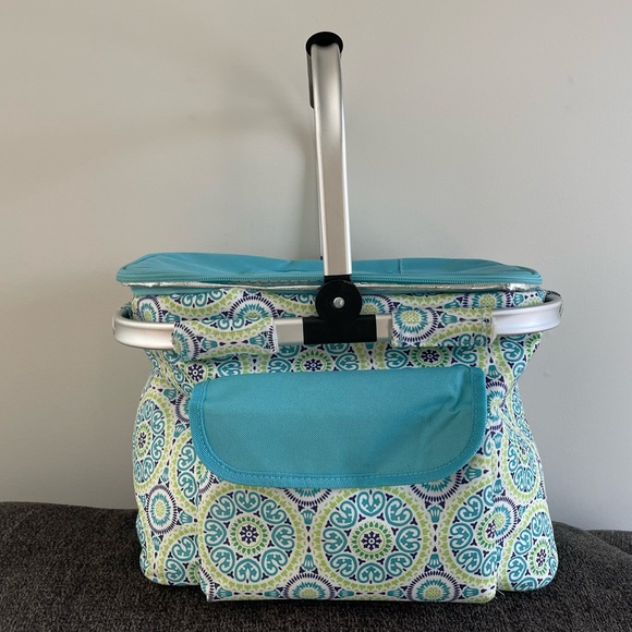 Insulated cooler/picnic basket. - Picture 1 of 3